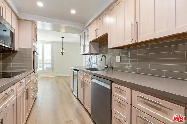$3,995 | 1710 Malcolm Avenue, Unit 303, Los Angeles, CA 90024
