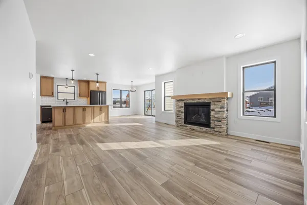 $649,900 | 8916 Meadowlark Parkway, Horace, ND 58047