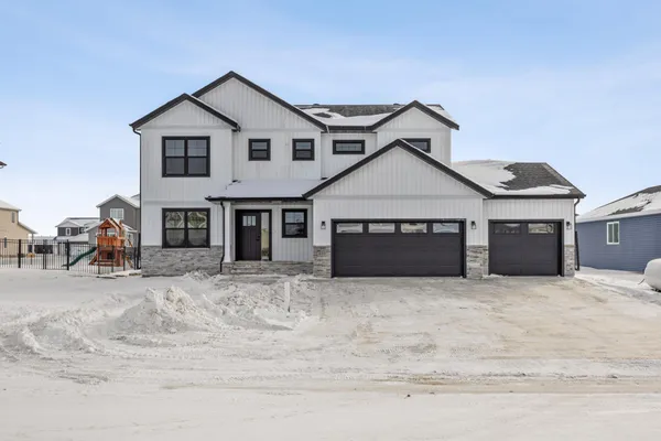 $649,900 | 8916 Meadowlark Parkway, Horace, ND 58047
