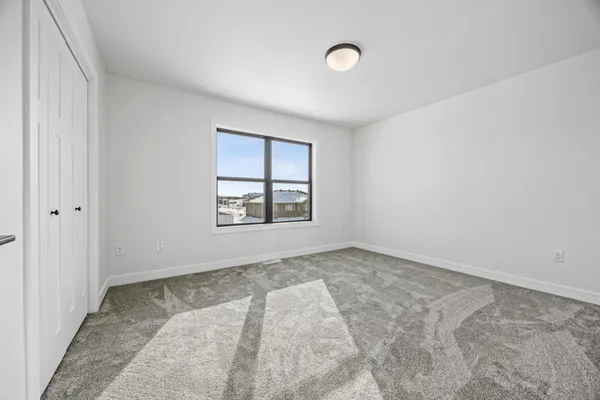 $649,900 | 8916 Meadowlark Parkway, Horace, ND 58047