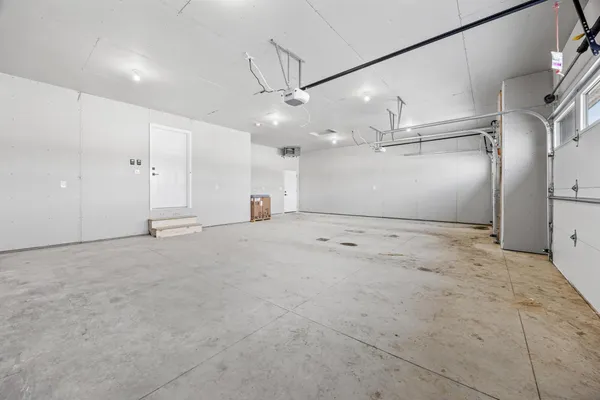 $649,900 | 8916 Meadowlark Parkway, Horace, ND 58047