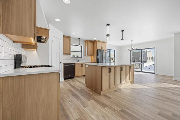 $649,900 | 8916 Meadowlark Parkway, Horace, ND 58047