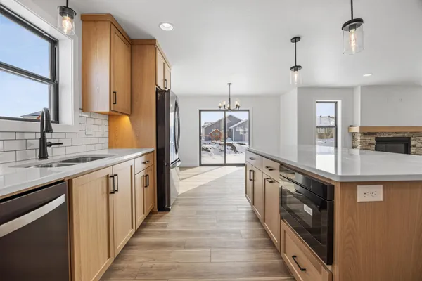 $649,900 | 8916 Meadowlark Parkway, Horace, ND 58047