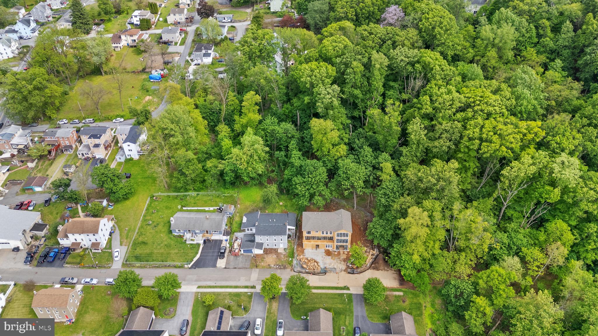 810 Maple Lane Aston, PA 19014 - Photo 4 of 12