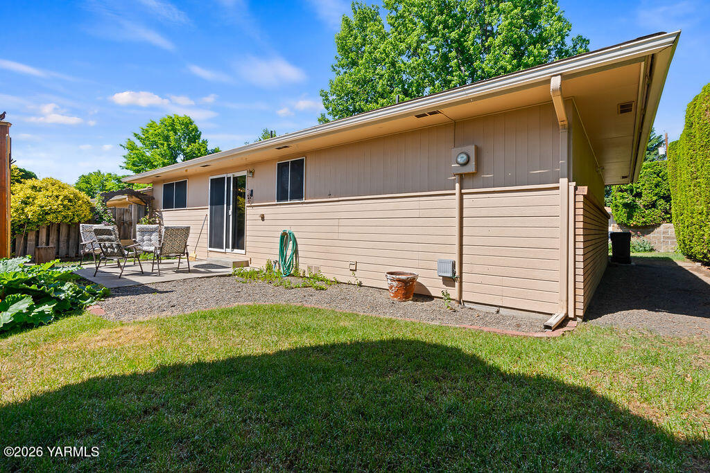 7610 Summitview Avenue, Unit 11 Yakima, WA 98908 - Photo 19 of 20 a view of a backyard with plants and a patio