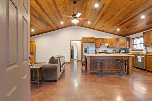 $635,000 | 942 Rockhouse Road, Hohenwald, TN 38462