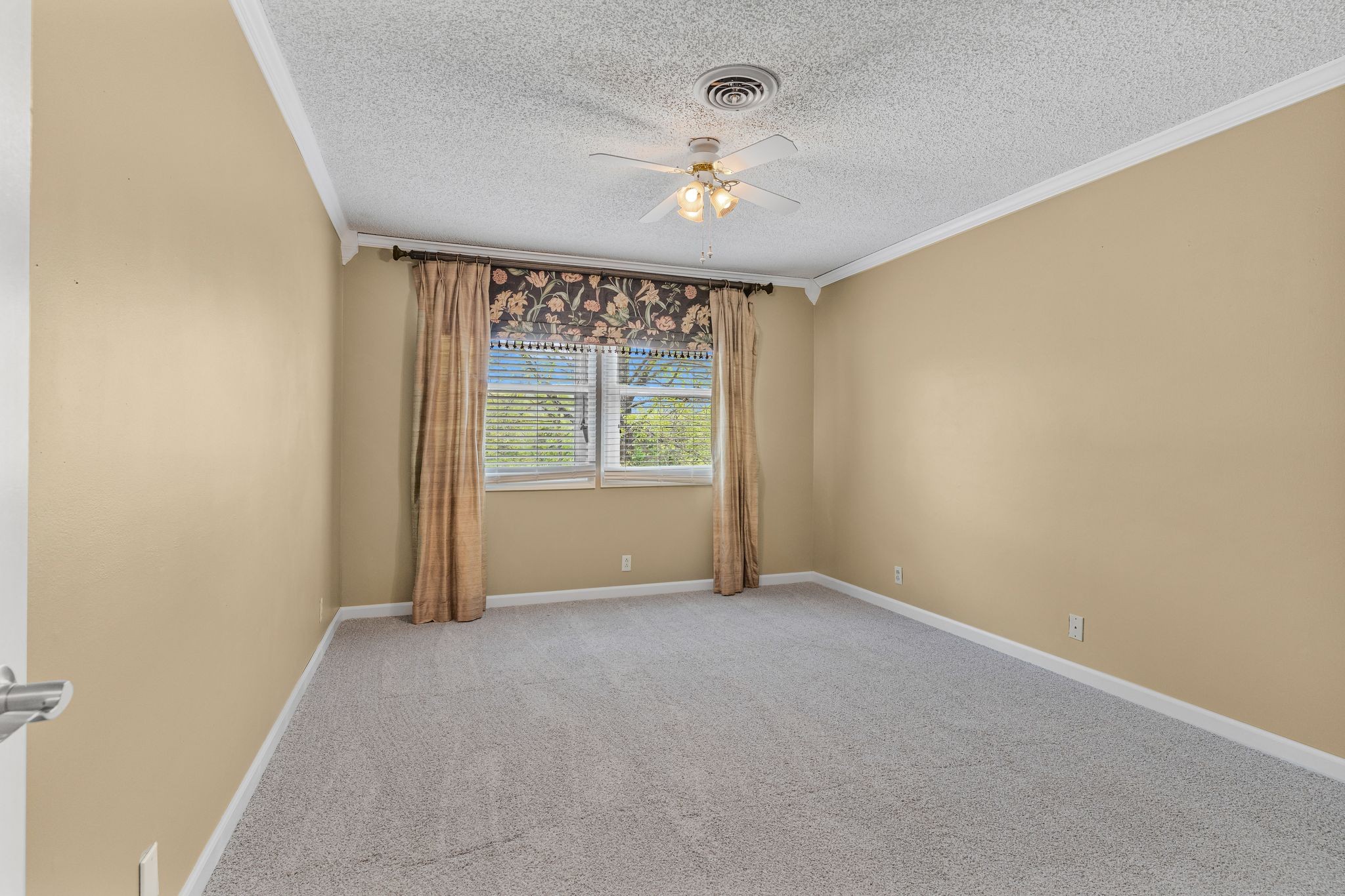 460 West Campbell Road Goodlettsville, TN 37072 - Photo 11 of 55 an empty room with a window