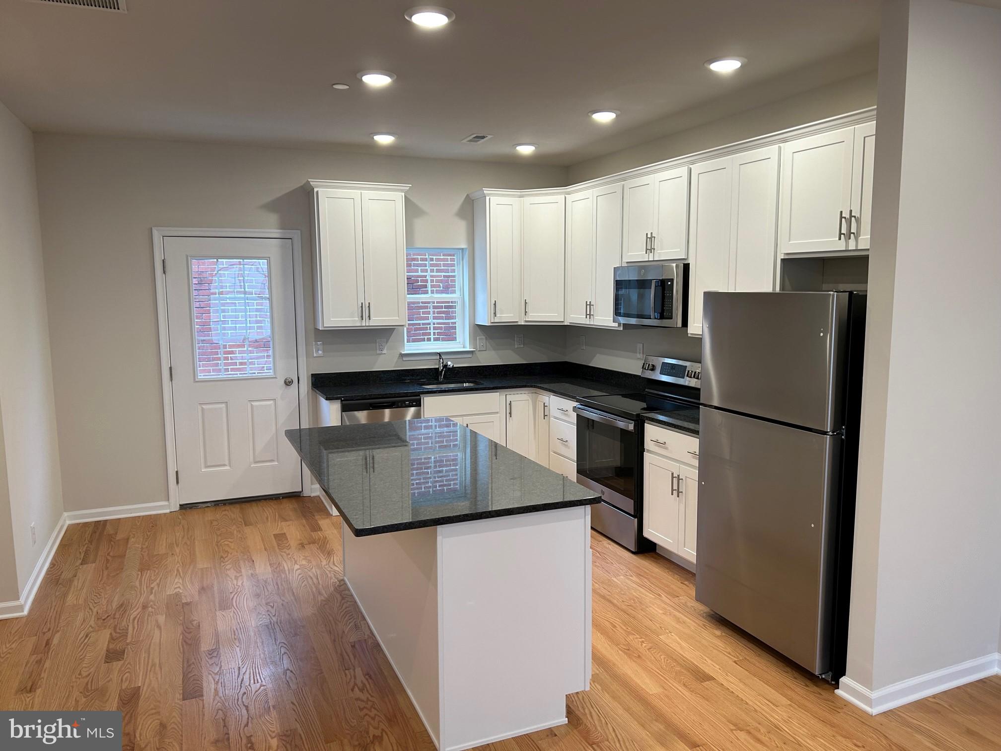 1057 Easton Road, Unit B Abington, PA 19001 - Photo 3 of 11 Kitchen