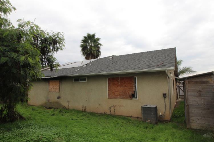 661 Barbara Court Merced, CA 95341 - Photo 14 of 18 a backyard of a house with lots of green space