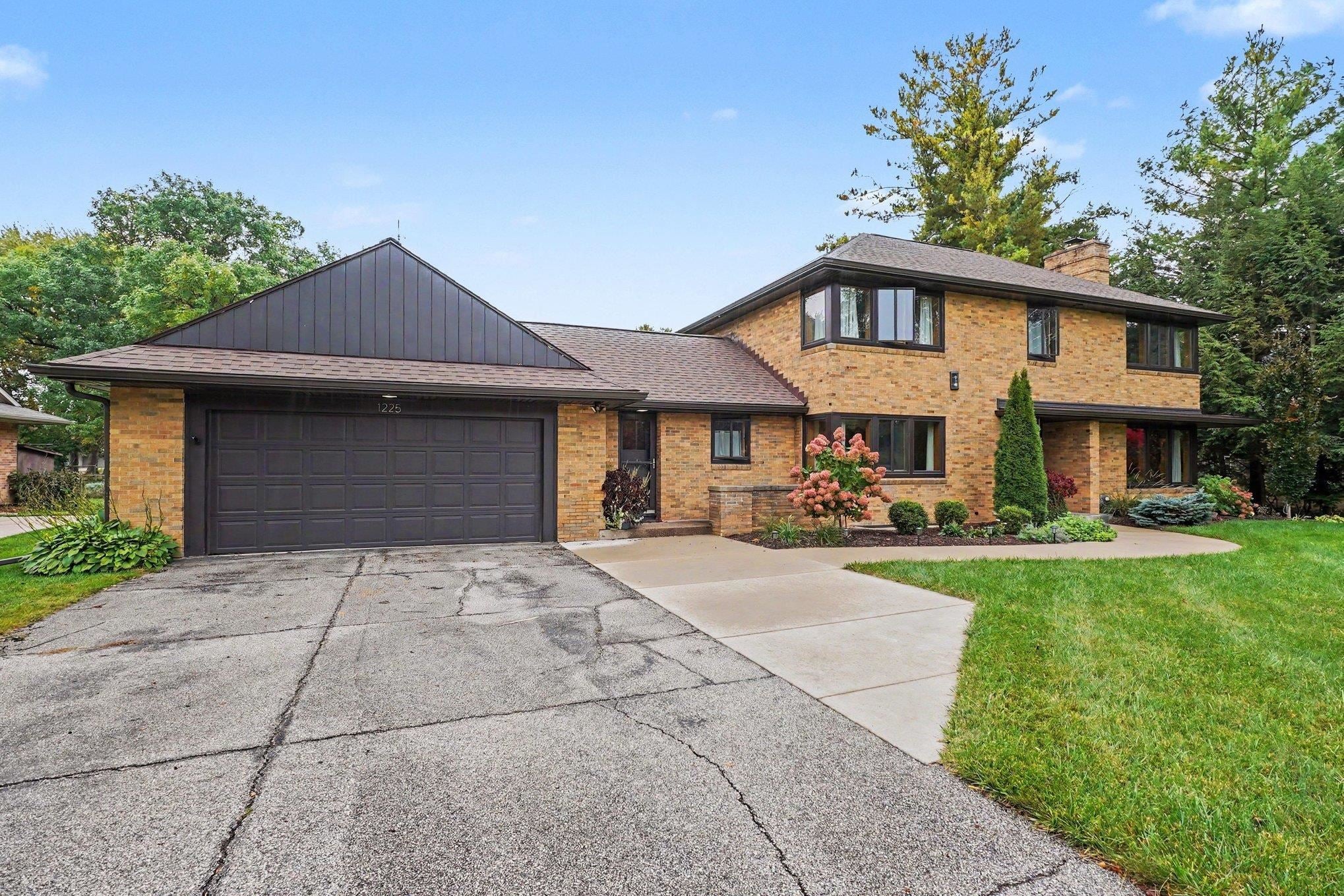 1225 West St Andrews Road Midland, MI 48640 - Photo 3 of 29 Gallery Image 3