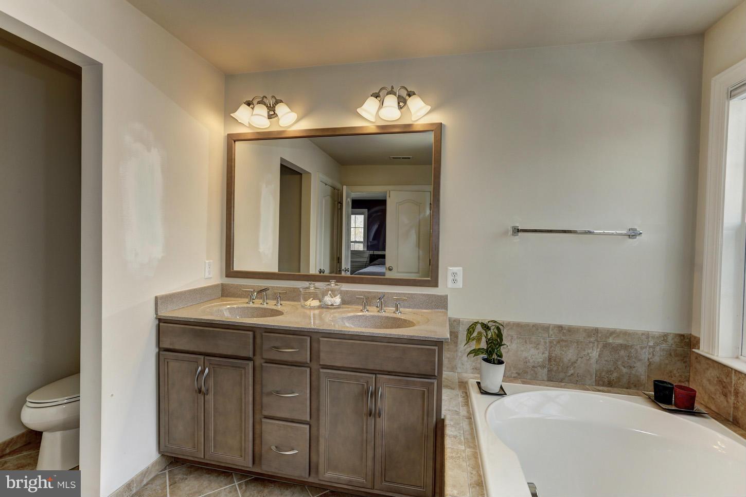 7603 Elmcrest Road Hanover, MD 21076 - Photo 15 of 29 Bath (Master)