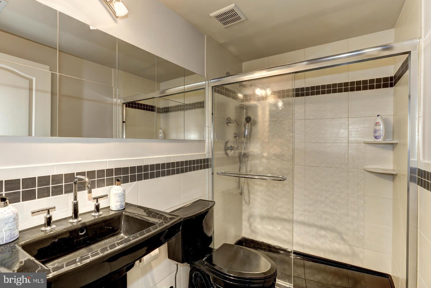 7603 Elmcrest Road Hanover, MD 21076 - Photo 24 of 29 Bath