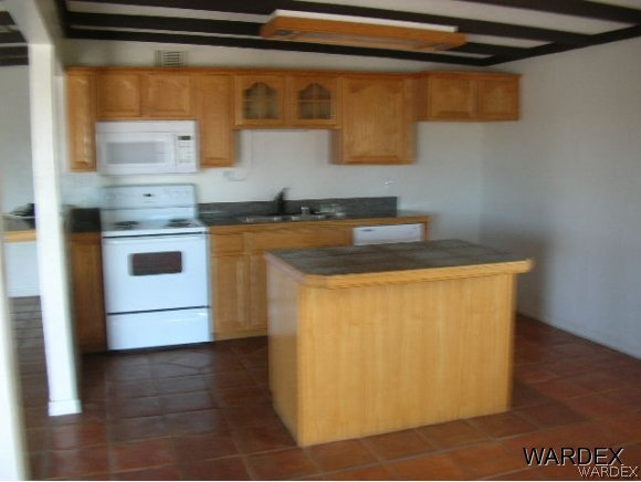 10070 Harbor View Road Parker, AZ 85344 - Photo 4 of 12 Kitchen