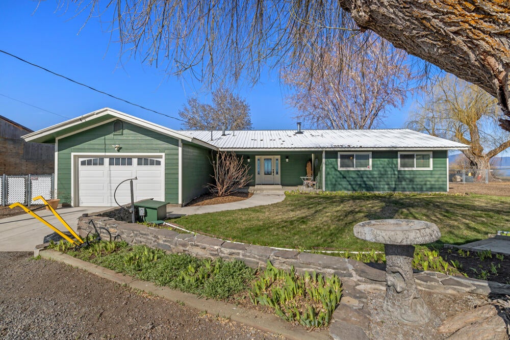 37368 Modoc Point Road Chiloquin, OR 97624 - Photo 5 of 44 37368ModocPointRd-6