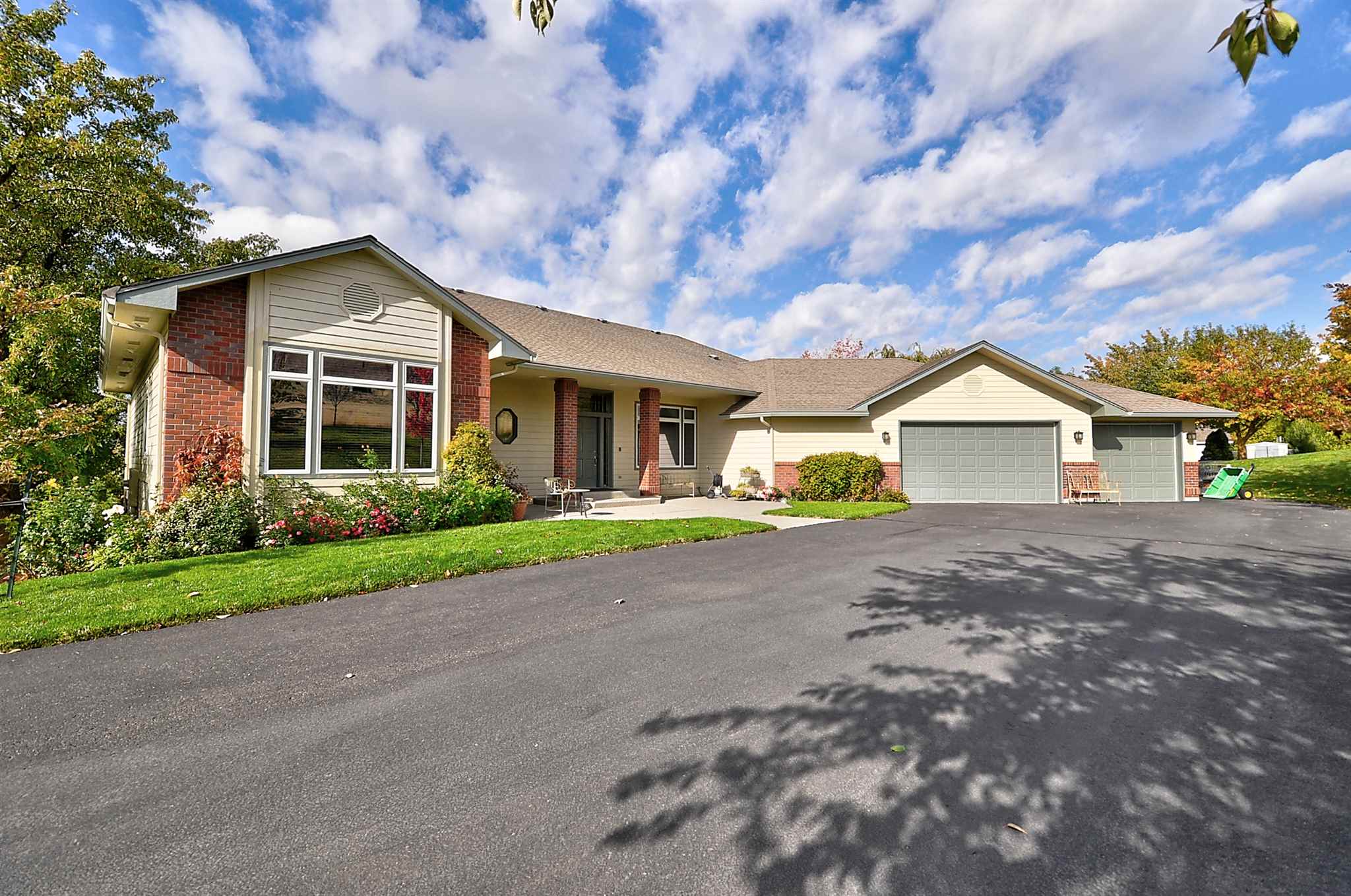 6109 South Dearborn Road Spokane, WA 99223 - Photo 1 of 35