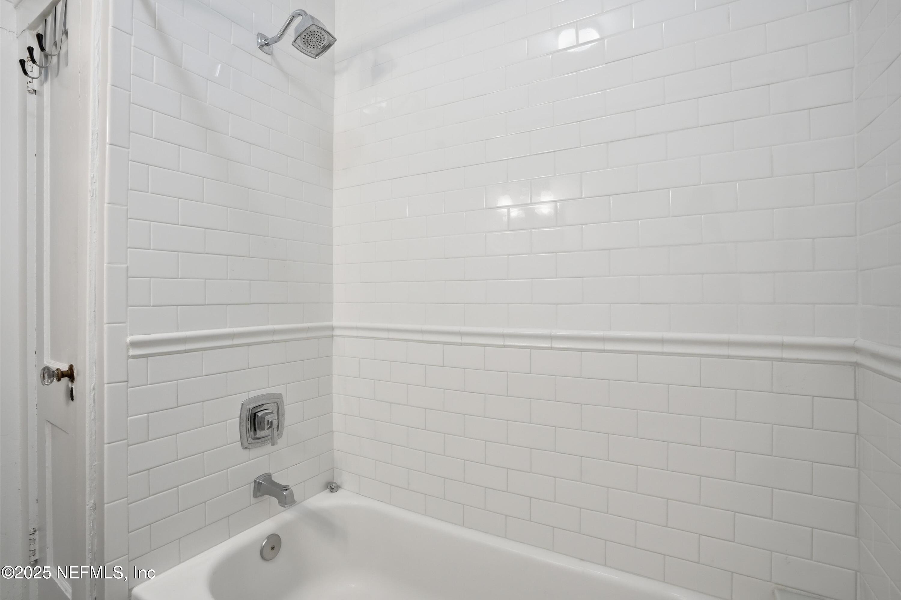 1220 Cherry Street Jacksonville, FL 32205 - Photo 23 of 47 Shower