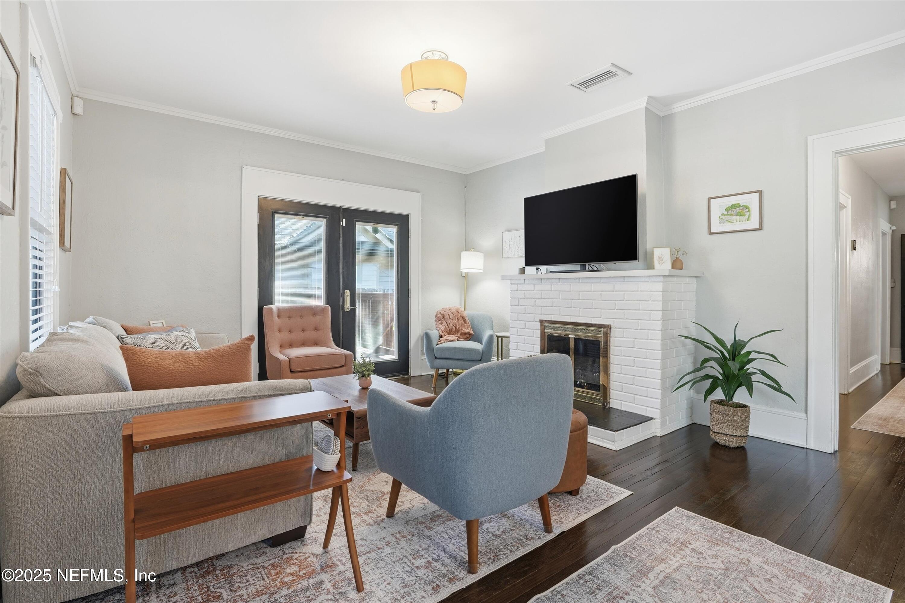 1220 Cherry Street Jacksonville, FL 32205 - Photo 7 of 47 Living Room