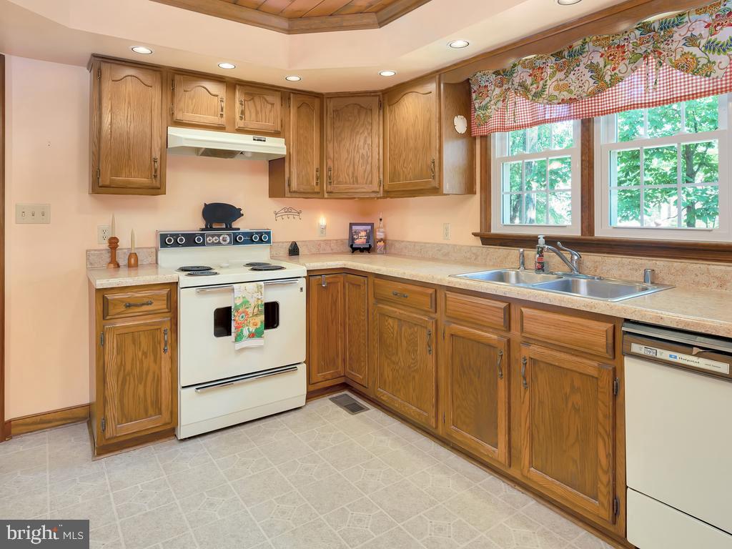 9817 Leavells Road Fredericksburg, VA 22407 - Photo 6 of 40 Gallery Image 6