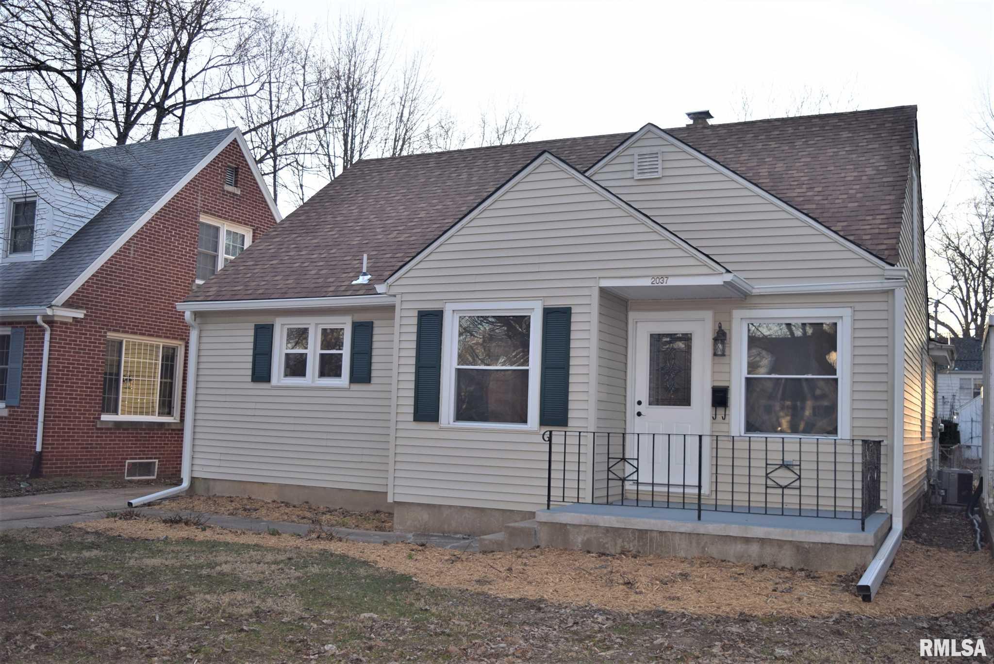 2037 South Walnut Street Springfield, IL 62704 - Photo 1 of 39