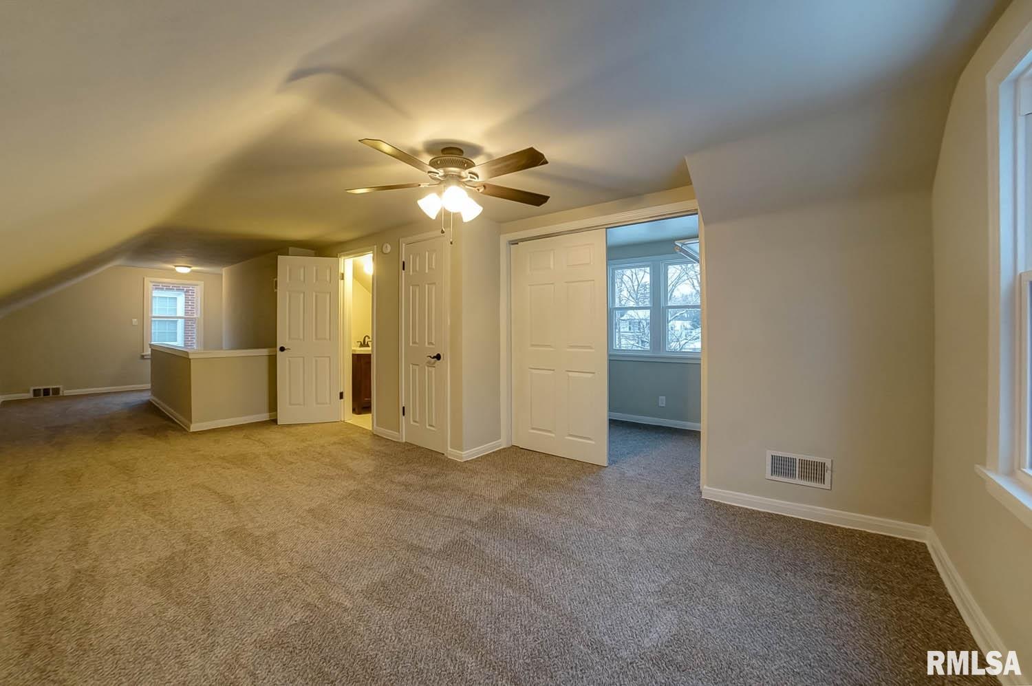 2037 South Walnut Street Springfield, IL 62704 - Photo 12 of 39