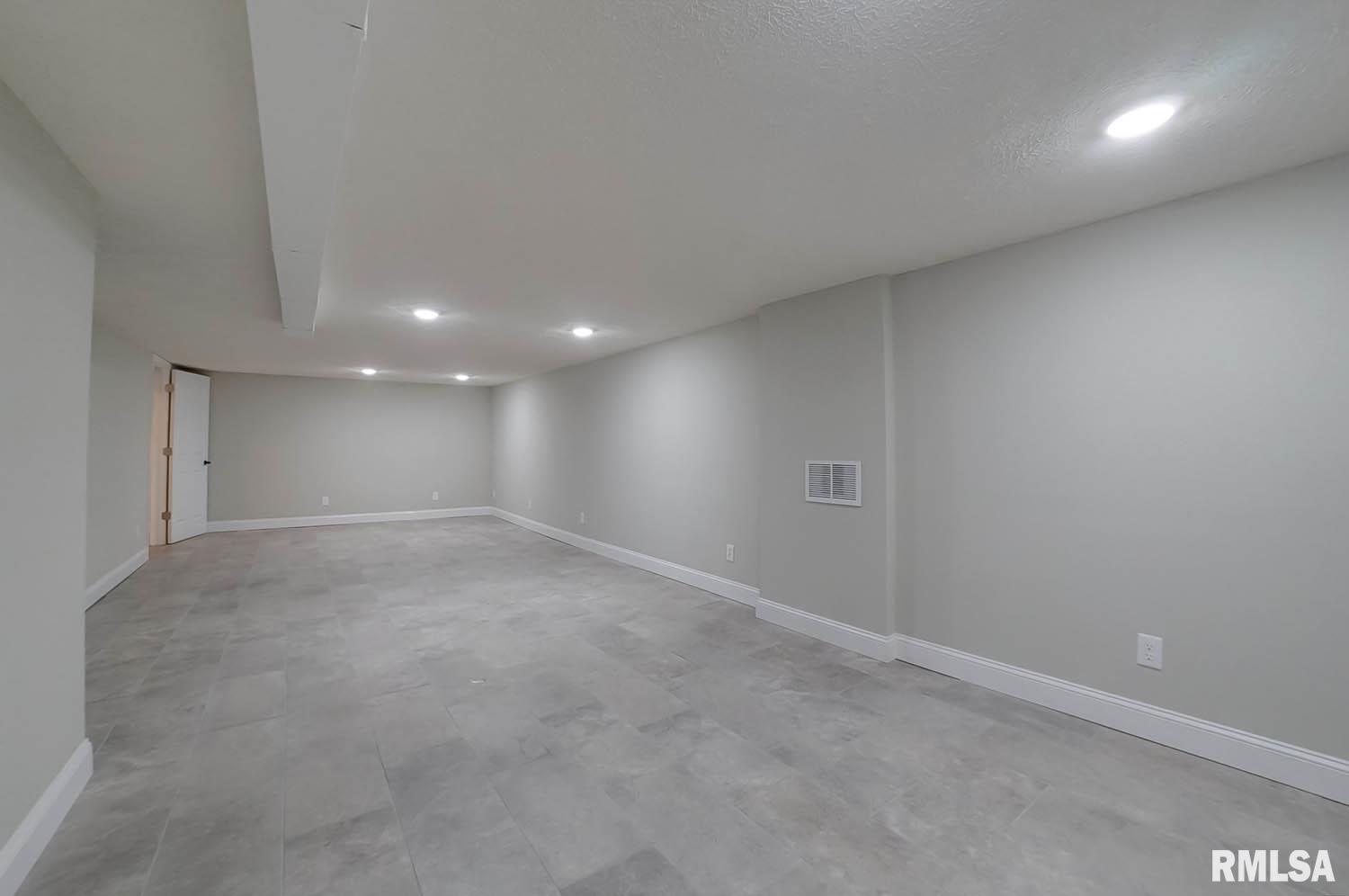 2037 South Walnut Street Springfield, IL 62704 - Photo 24 of 39