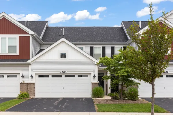 $3,300 | 4200 Calder Lane, Aurora, IL 60504