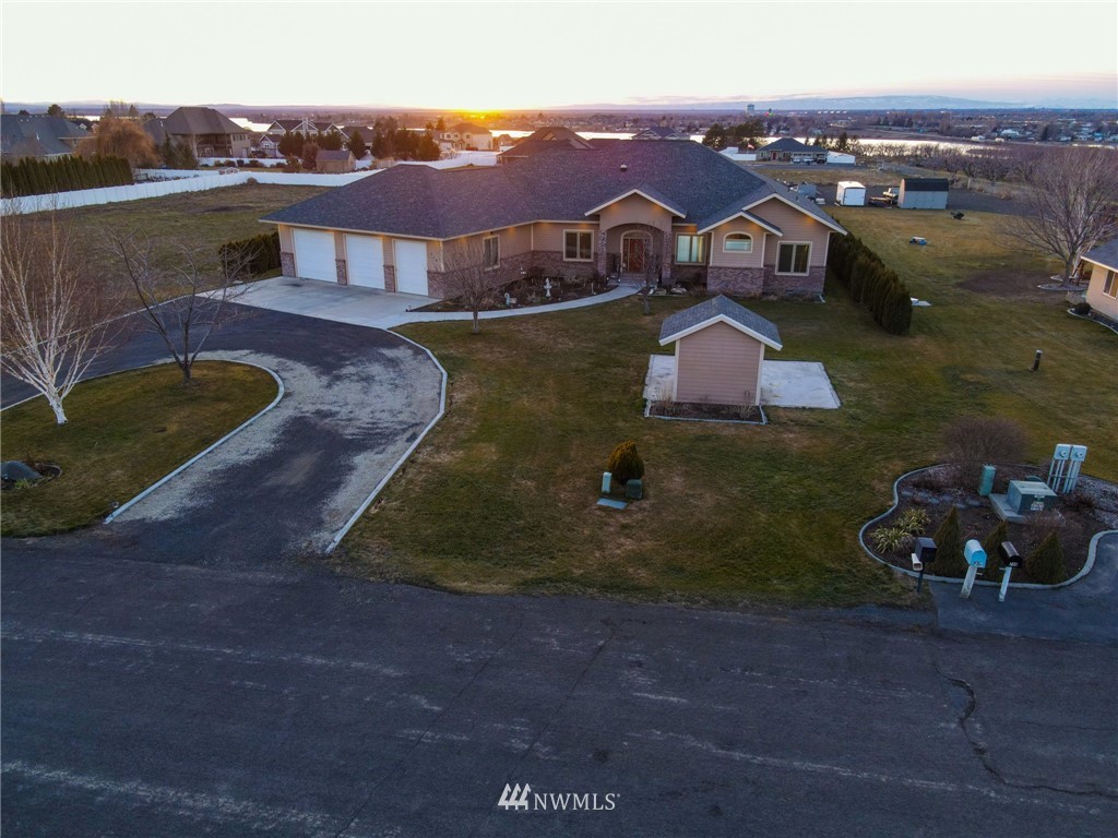 718 Young Road Northeast Moses Lake, WA 98837 - Photo 1 of 35 Gallery Image 1