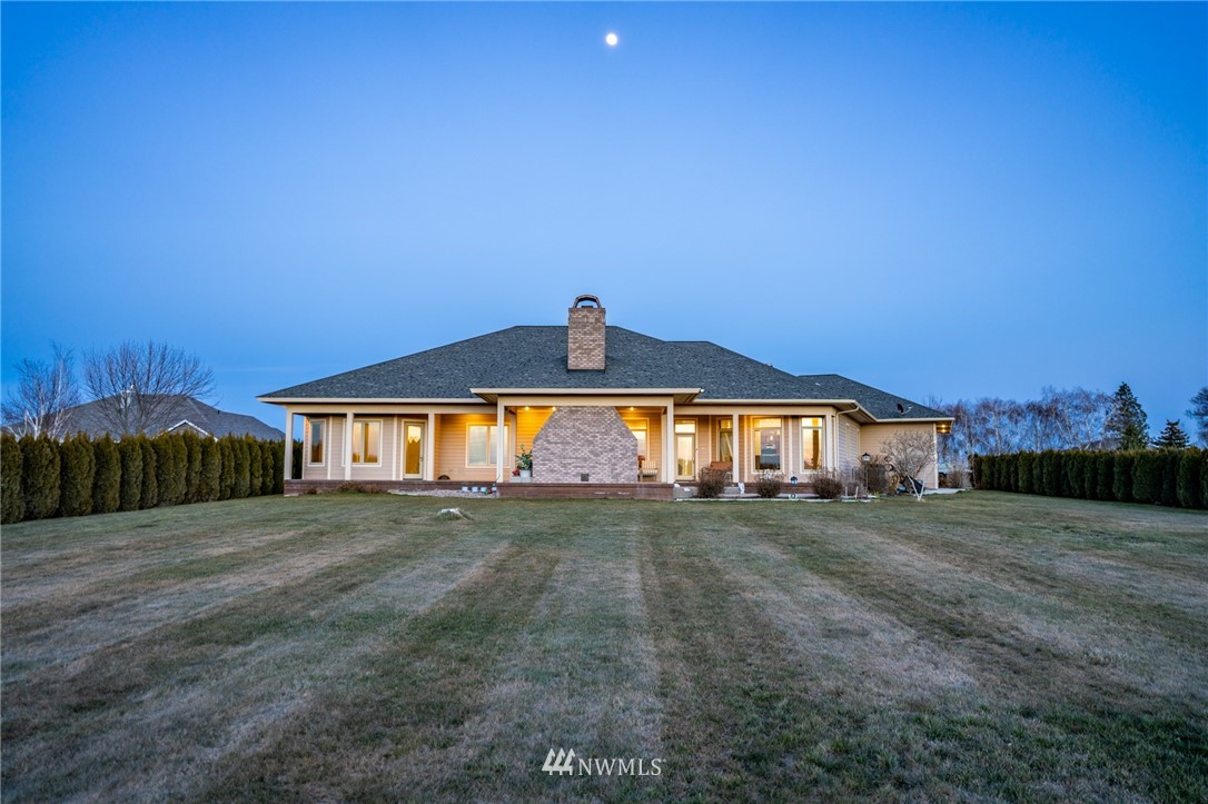 718 Young Road Northeast Moses Lake, WA 98837 - Photo 2 of 35 Gallery Image 2