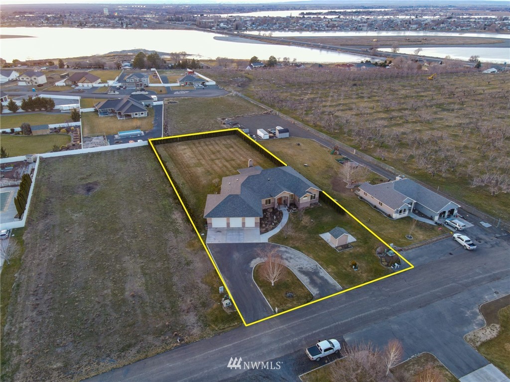 718 Young Road Northeast Moses Lake, WA 98837 - Photo 12 of 35 Gallery Image 12