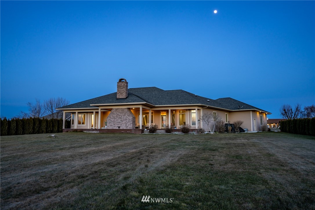 718 Young Road Northeast Moses Lake, WA 98837 - Photo 4 of 35 Gallery Image 4
