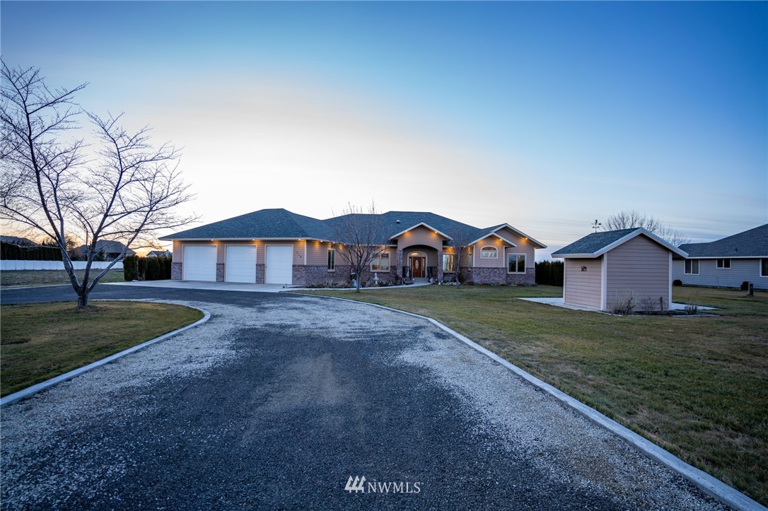 718 Young Road Northeast Moses Lake, WA 98837 - Photo 5 of 35 Gallery Image 5