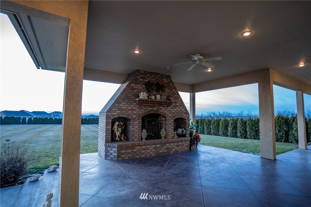 718 Young Road Northeast Moses Lake, WA 98837 - Photo 10 of 35 Gallery Image 10