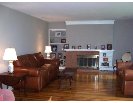 19 Juniper Road Andover, MA 01810 - Photo 3 of 8 Gallery Image 3