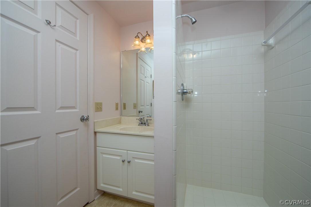 301 Beacon Ridge Drive, Unit 209 Hopewell, VA 23860 - Photo 23 of 36 Bathroom - can enter from hallway or 2nd bedroom.
