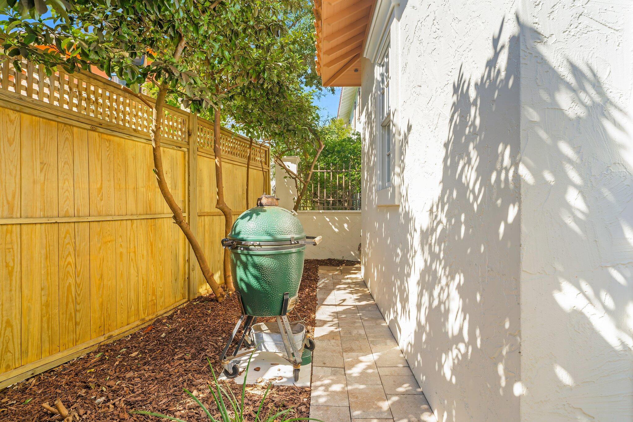 286 Rue Caribe Miramar Beach, FL 32550 - Photo 50 of 79 a backyard of a house with fountain table and chairs