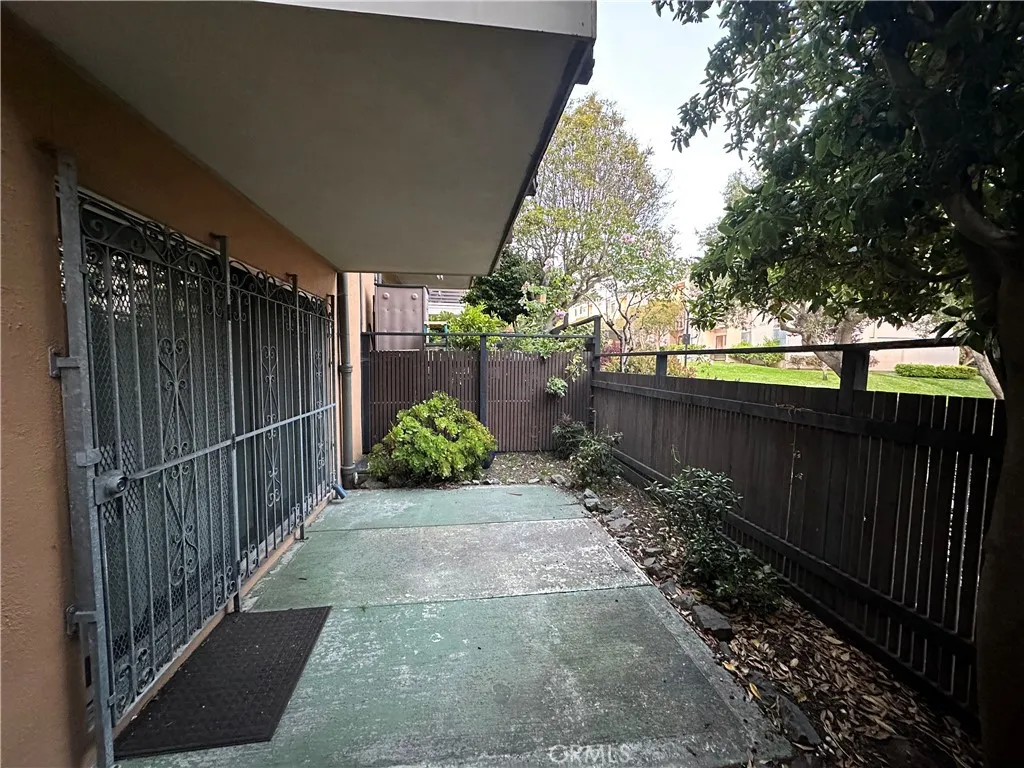 75 Western Shore Lane, Unit 1 San Francisco, CA 94102 - Photo 8 of 17 a view of a pathway of a backyard