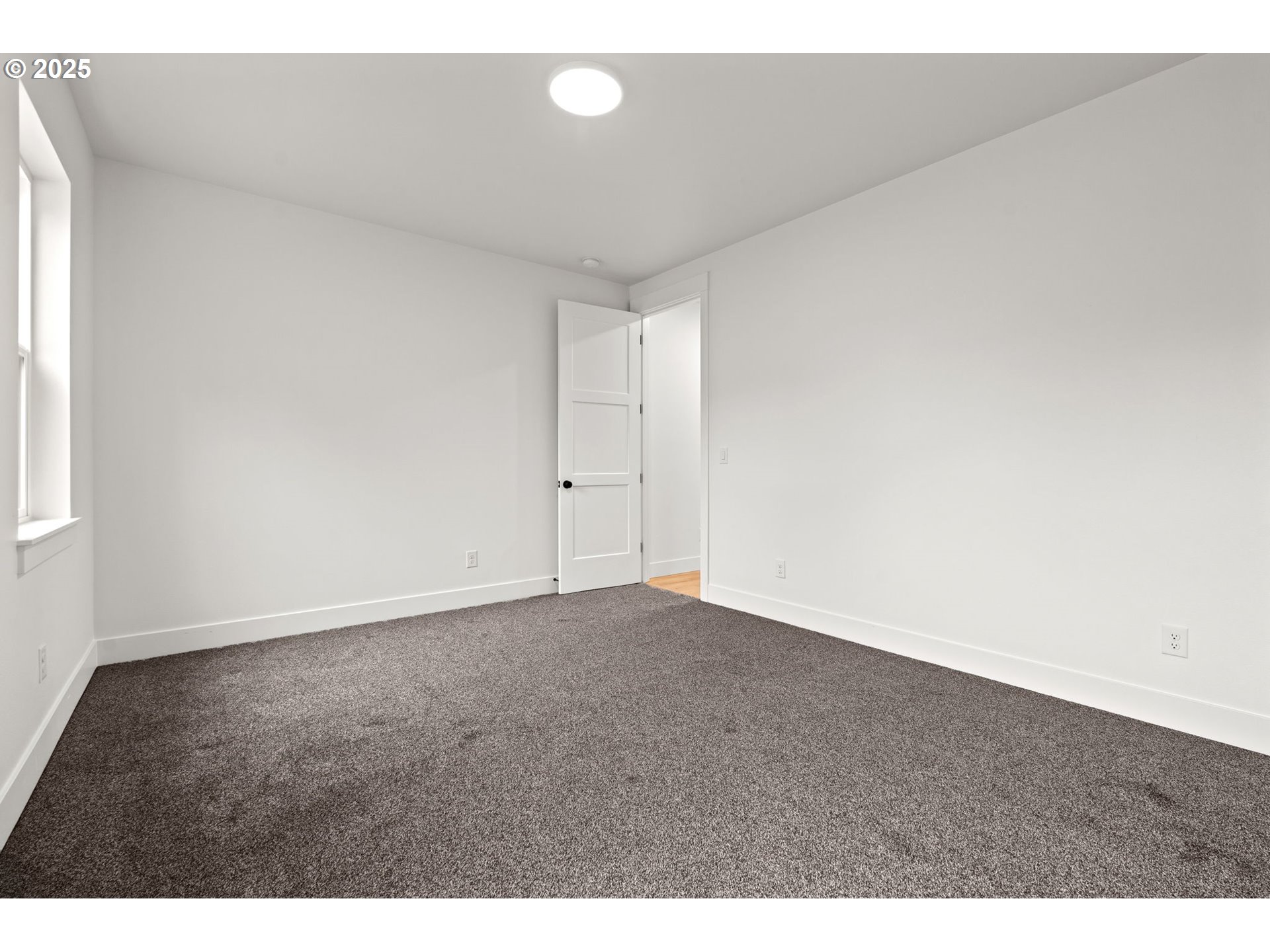 148 Fries Road Winlock, WA 98596 - Photo 25 of 39 a view of an empty room and window