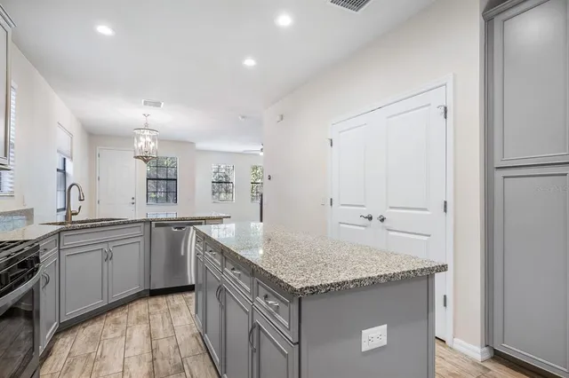 $2,475 | 5612 Balcony Bridge Place, Lithia, FL 33547