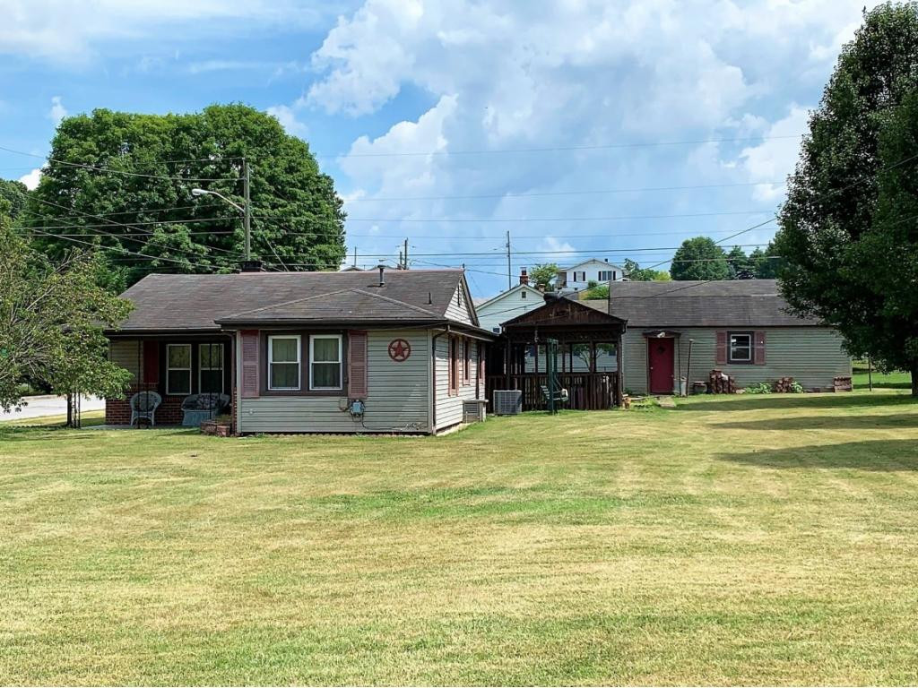 125 Ruth Street Southwest Abingdon, VA 24210 - Photo 3 of 15 Front from Hillman Highway
