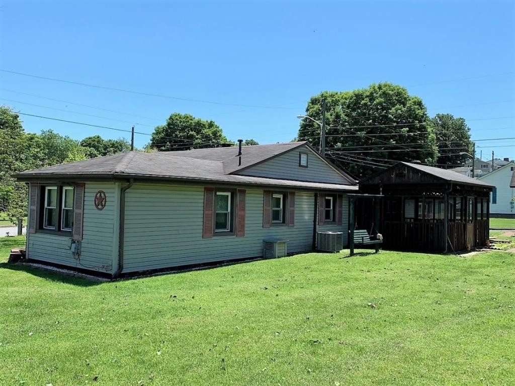 125 Ruth Street Southwest Abingdon, VA 24210 - Photo 4 of 15 Westerly side