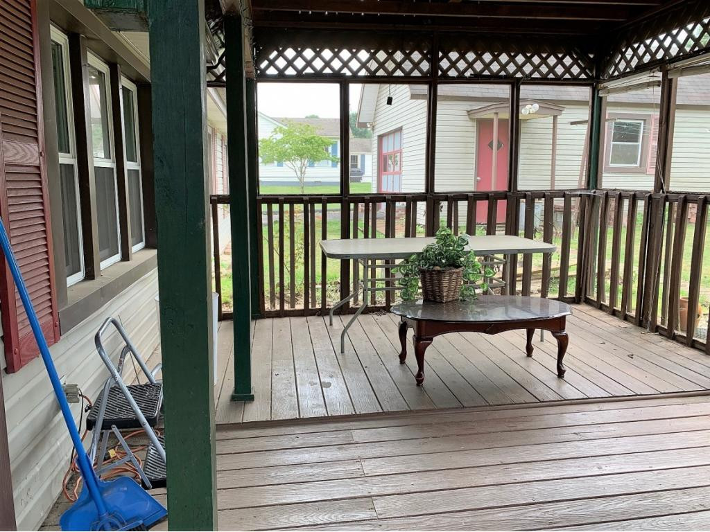 125 Ruth Street Southwest Abingdon, VA 24210 - Photo 6 of 15 Screen Porch