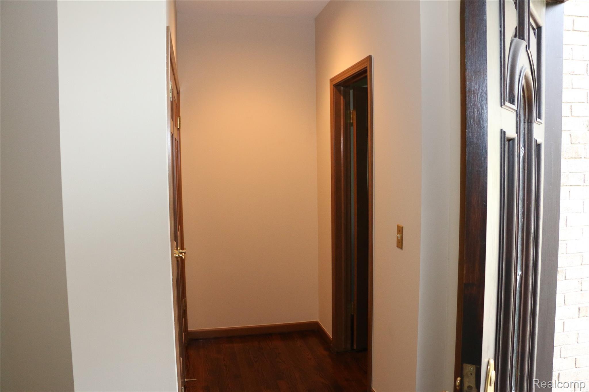 3660 Edinborough Drive Rochester, MI 48306 - Photo 44 of 68 Half bath and large closet upon entry