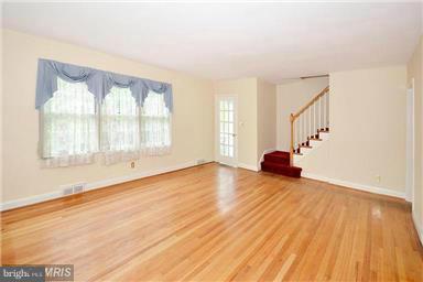 8110 Clyde Bank Road Baltimore, MD 21286 - Photo 6 of 22 Living Room