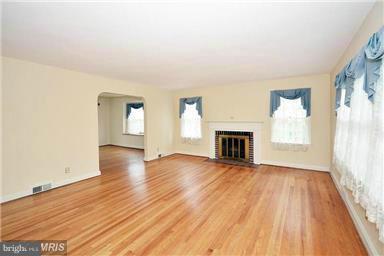 8110 Clyde Bank Road Baltimore, MD 21286 - Photo 7 of 22 Living Room
