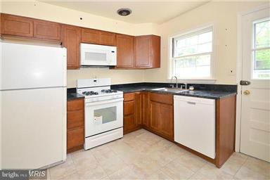 8110 Clyde Bank Road Baltimore, MD 21286 - Photo 9 of 22 Kitchen