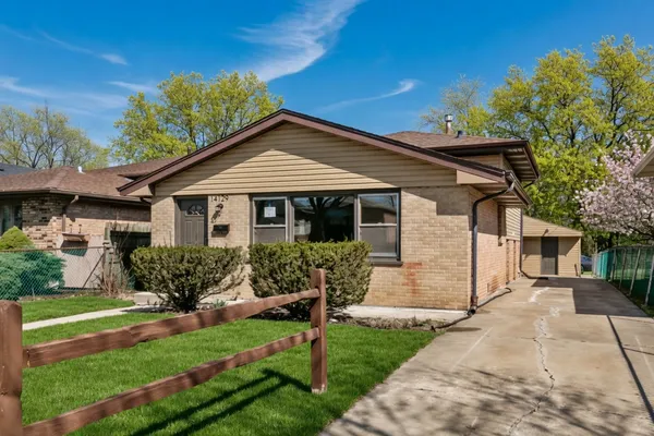 $262,700 | 14129 South Hoxie Avenue, Burnham, IL 60633