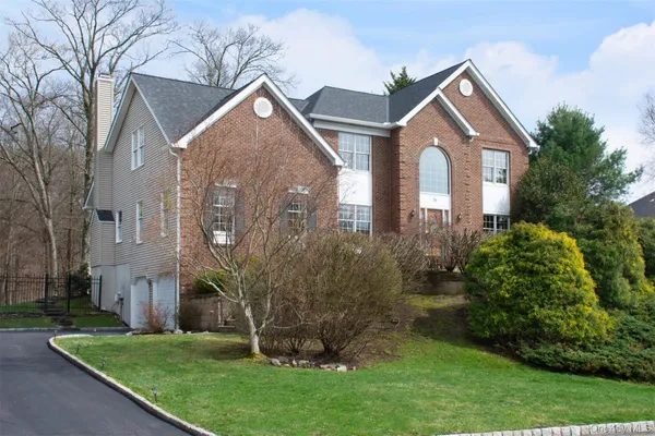 $989,000 | 77 Dimond Avenue, Cortlandt Manor, NY 10567