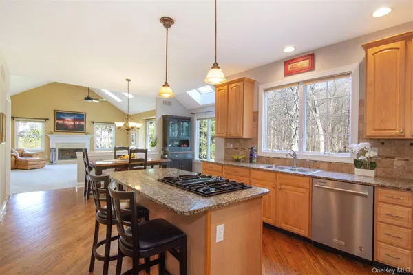 $989,000 | 77 Dimond Avenue, Cortlandt Manor, NY 10567