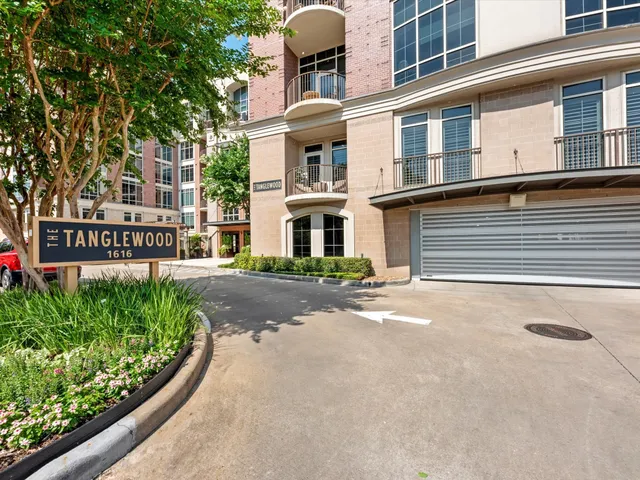 $299,000 | 1616 Fountain View Drive, Unit 509, Houston, TX 77057