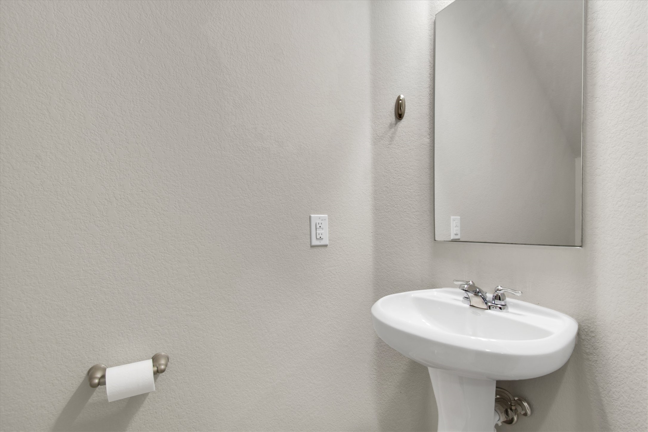 13601 Larrys Lane Manchaca, TX 78652 - Photo 25 of 40 Half Bath downstairs